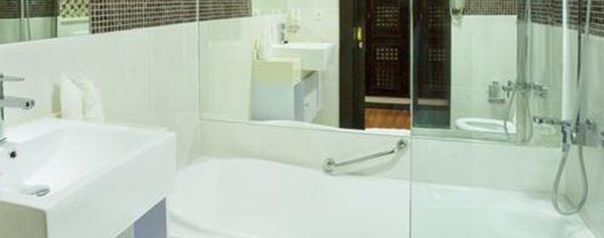Bathroom Arabian Courtyard Hotel & Spa en Bur Dubai