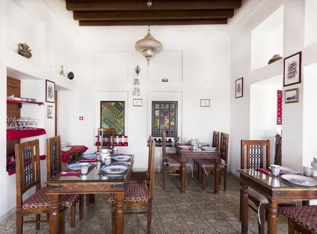 Restaurant Inside Barjeel Heritage Guest House  en Bur Dubai